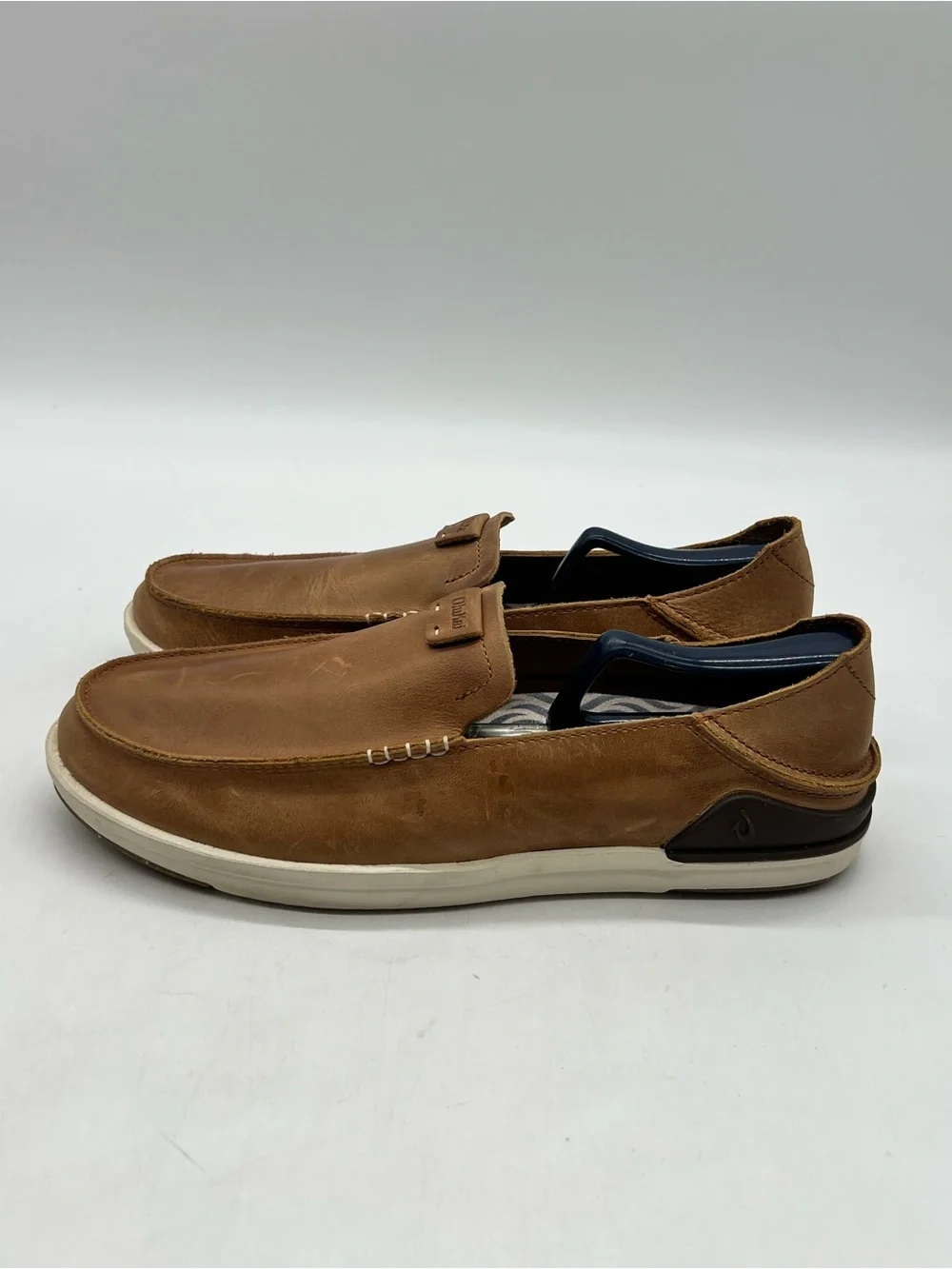 OluKai Kakaha Men’s Sz 10 Brown Leather Casual Comfort Slip On Loafers Shoes.